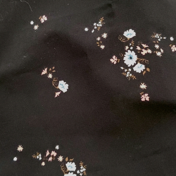 ABOUND Black floral print flowy deep armholes sleeveless top Lg. - Picture 6 of 6